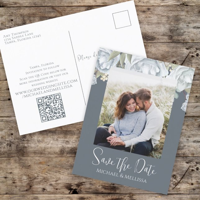 Einfache Elegant Dusty Blue Floral Wedding QR Code Postkarte (Von Creator hochgeladen)