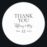 Einfache Elegant Vielen Dank Gastgeschenk Hochzeit Runder Aufkleber<br><div class="desc">Dieses schlichte und elegante Dankeschön-Gastgeschenk Hochzeit-Aufkleber ist perfekt für Ihre moderne minimalistische Schwarz-Weiß-Hochzeit. Das Design besticht durch minimalen zeitgenössischen Schriftart,  begleitet von formaler Kalligraphie. Behalt es so,  wie es ist,  oder wählen Sie es mit Ihren eigenen Kunstwerken oder Fotos zu personalisieren!</div>