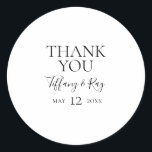 Einfache Elegant Vielen Dank Gastgeschenk Hochzeit Runder Aufkleber<br><div class="desc">Dieses schlichte und elegante Dankeschön-Gastgeschenk Hochzeit-Aufkleber ist perfekt für Ihre moderne minimalistische Schwarz-Weiß-Hochzeit. Das Design besticht durch minimalen zeitgenössischen Schriftart,  begleitet von formaler Kalligraphie. Behalt es so,  wie es ist,  oder wählen Sie es mit Ihren eigenen Kunstwerken oder Fotos zu personalisieren!</div>