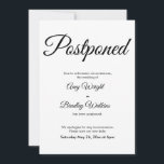 Einfache elegante Ankündigung vertagter Hochzeiten<br><div class="desc">Hier ist eine einfache Karte, um Ihre Gäste zu benachrichtigen, wenn es notwendig ist, um Ihr Hochzeitstag zu ändern. Verwenden Sie die Vorlagenfelder, um Ihre persönlichen Daten hinzuzufügen und dieses elegante, minimalistische Design zu Ihrem eigenen zu machen. Der weiße Hintergrund kann in eine beliebige Farbe geändert werden. Alle Schriftart und...</div>