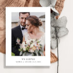 Einfache, elegante Ankündigung von Hochzeiten und  Postkarte<br><div class="desc">Diese schwarz-weiß-minimalistischen und eleganten Hochzeitsankündigungen Postkarten sind mit modernem schwarzem Text versehen,  der auf einem sauberen,  weißen Hintergrund mit Ihrem persönlichen Foto "We eloped" steht. Ein einfacher und stilvoller Look,  um Ihre Entstehung oder dass Sie gerade verheiratet waren anzukündigen.</div>