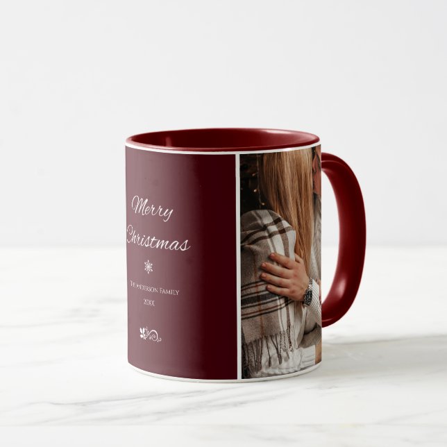 Einfache & elegante dunkle Burgunder Weihnachtsfei Tasse (VorderseiteRechts)