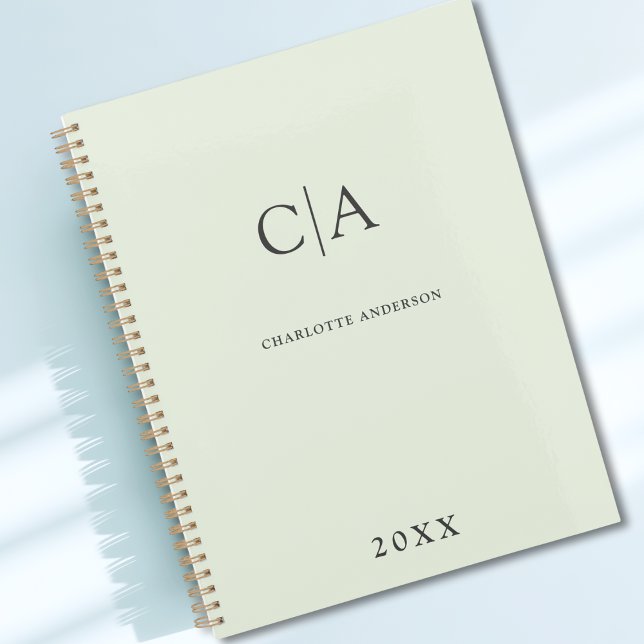Einfache, elegante Einladungsplanerin Planer (Simple Elegant Monogram Light Green - Lime - Custom Planner with your Name, Initials or Message)