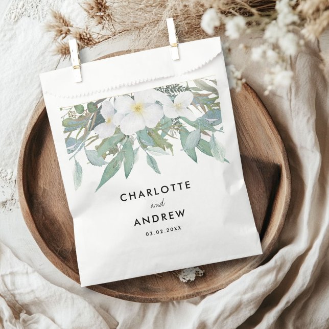 Einfache, elegante Eukalyptus, Hochzeit Geschenktütchen (Simple, elegant eucalyptus, wedding favor bag with your names and date.)