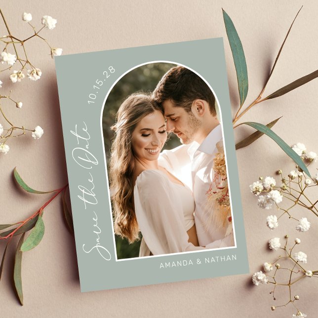 Einfache Elegante Foto Sage Green Wedding Save The Date (Von Creator hochgeladen)