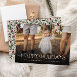 Einfache Elegante Happy Holidays Floral Zurück Feiertagskarte<br><div class="desc">Diese schöne Urlaubsfotokarte zeigt eine stilvolle, moderne Typografie am unteren Ende, die liest "Happy Holidays" in Elfenbein. Ein überlagertes dunkles Farbverlaufssystem ermöglicht es, den Text gegen jedes Foto abzuheben. Auf der Rückseite der Karte befindet sich ein handgezeichnetes Blumenmuster und Grünmuster in den traditionellen Farben tiefgrün, bordeauxrot und Elfenbein auf einem...</div>