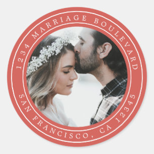 Einfache Elegante Hochzeit Foto Rote Rücksendeadre Runder Aufkleber