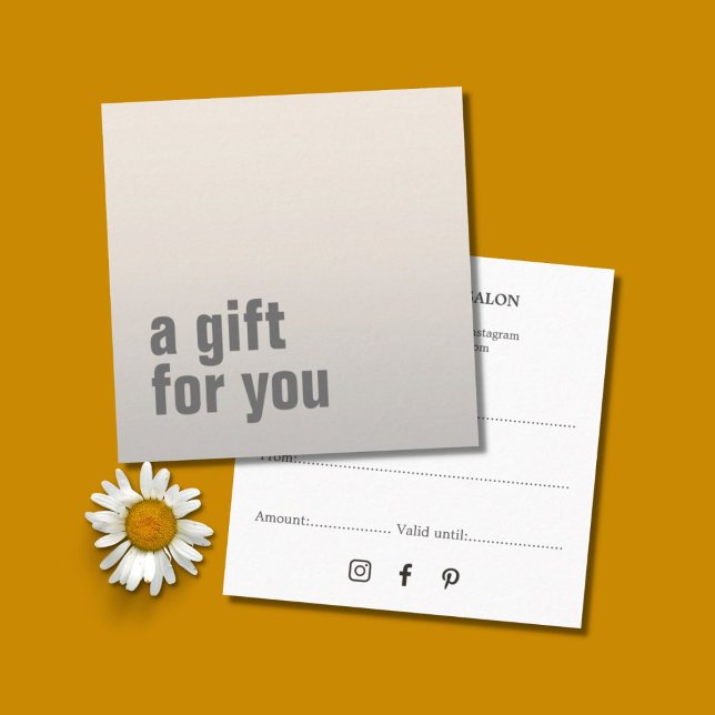 Einfache Elegante Imitate Silberne Schönheitssalon Quadratische Visitenkarte (Von Creator hochgeladen)