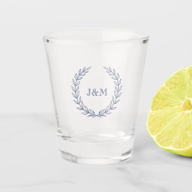 Einfache Elegante Klassik Navy Blue Monogram Weddi Schnapsglas (Vorderseite)