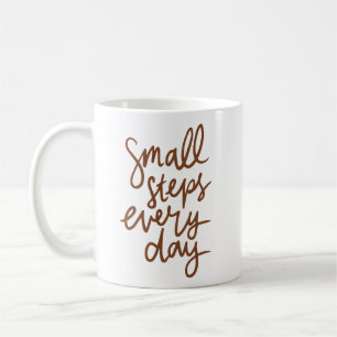 Einfache elegante kleine Schritte jeden Tag handge Kaffeetasse