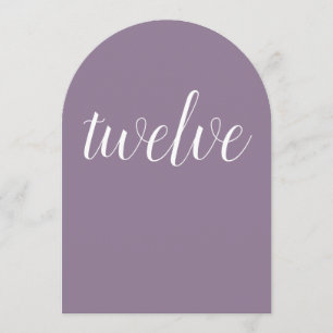 Einfache elegante lila runde Tischnummernkarten Einladung