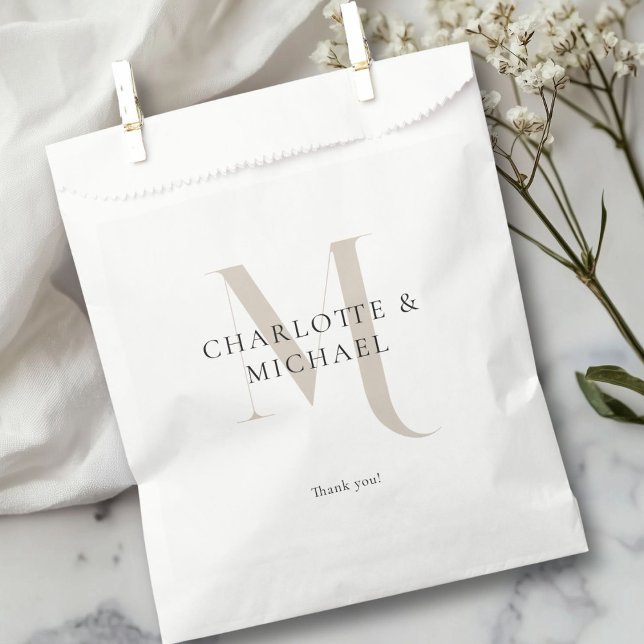 Einfache, elegante, monogramm Hochzeit Geschenktütchen (Simple, elegant, monogram " Thank You!"  wedding favor bag with your names.)