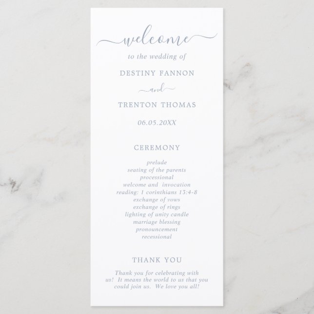 Einfache, elegante Script-Dusty Blue Wedding Programm (Vorderseite)