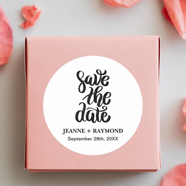 Einfache, elegante SkriptWedding Save the Date Boh Runder Aufkleber (Von Creator hochgeladen)