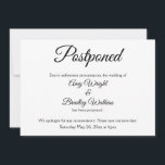 Einfache, elegante vertagte Hochzeitsankündigung Einladung<br><div class="desc">Hier ist eine elegante, einfache Karte, um Ihre Gäste zu benachrichtigen, wenn es notwendig wird, um Ihre Hochzeit zu ändern. Verwenden Sie die Vorlagenfelder, um Ihre persönlichen Daten hinzuzufügen und dieses einzigartige, moderne Design zu Ihrem eigenen zu machen. Der weiße Hintergrund kann in eine beliebige Farbe geändert werden. Alle Schriftart...</div>