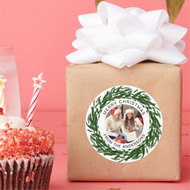 Einfache Elegante Wreath Weihnachts-Foto Familienn Runder Aufkleber (Party)