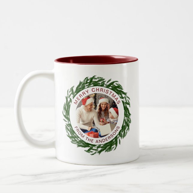Einfache Elegante Wreath Weihnachts-Foto Familienn Zweifarbige Tasse (Links)
