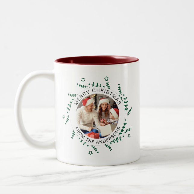 Einfache Elegante Wreath Weihnachts-Foto Familienn Zweifarbige Tasse (Links)