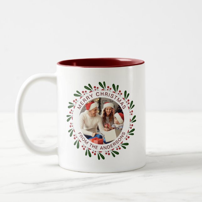 Einfache Elegante Wreath Weihnachts-Foto Familienn Zweifarbige Tasse (Links)