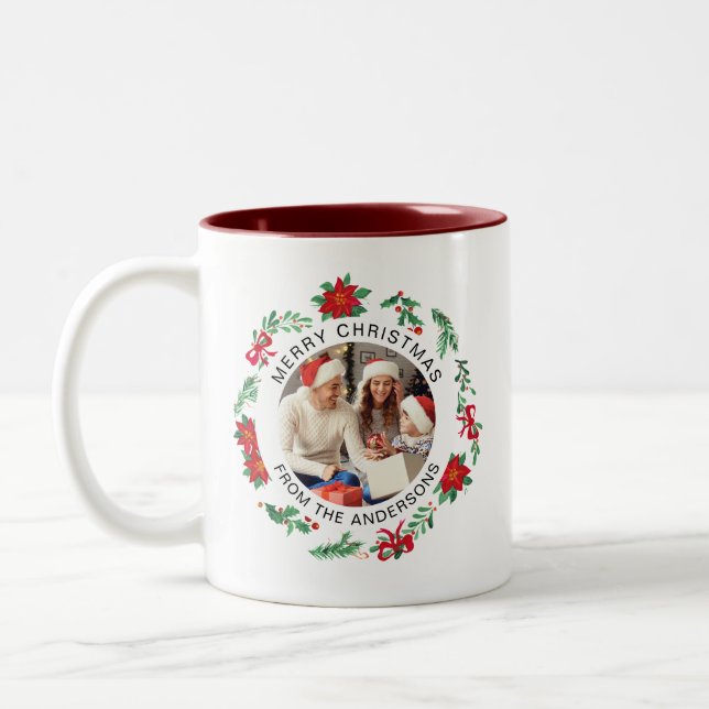 Einfache Elegante Wreath Weihnachts-Foto Familienn Zweifarbige Tasse (Links)