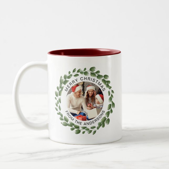 Einfache Elegante Wreath Weihnachts-Foto Familienn Zweifarbige Tasse (Links)