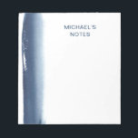 Einfache Farbe Name Navy Blau Moderne Notizblock<br><div class="desc">Modernes Notizblock mit einem marineblauen Pinselstrich in Aquarellfarbe entlang der links Seite mit dem Namen oben in Marineblau auf weißem Hintergrund. Ein einfaches und männliches Design,  das für eine kreative Person wie einen Künstler,  aber auch für viele andere Berufe gut geeignet ist.</div>