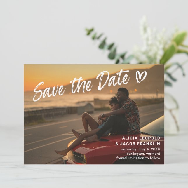 Einfache fette Typografie Herz Moderne Hochzeit Save The Date (Stehend Vorderseite)