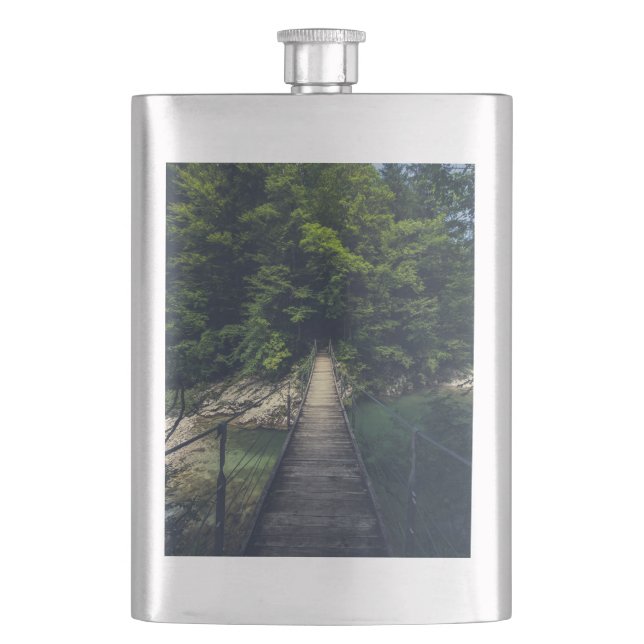 Einfache Hängebrücke über den Fluss Idrijca, Slove Flachmann (Vorderseite)