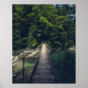 Einfache Hängebrücke über den Fluss Idrijca, Slove Poster