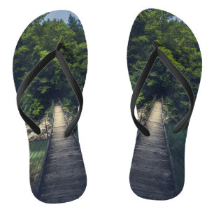 Einfache Hängebrücke über den Fluss Idrijca, Slowe Flip Flops