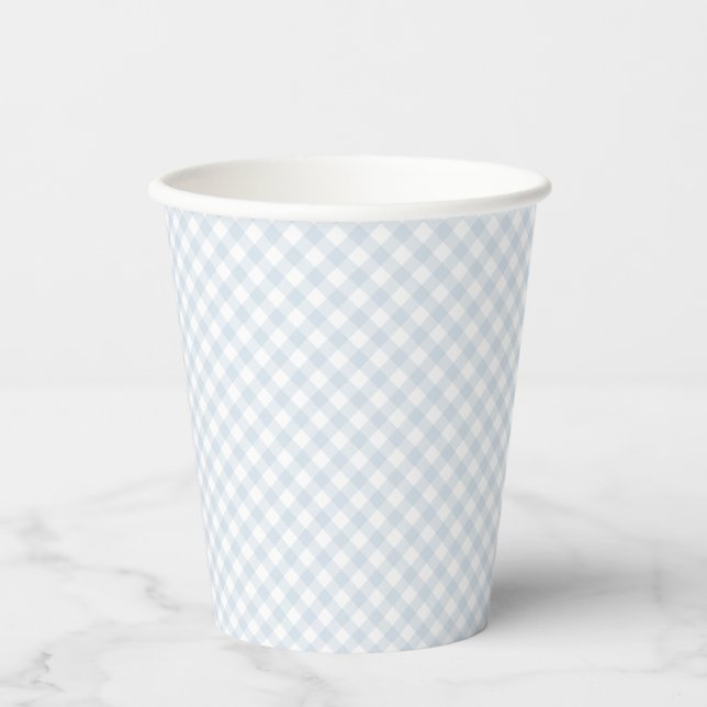 Einfache hellblaue Gingham-Babydusche Pappbecher (Vorderseite)