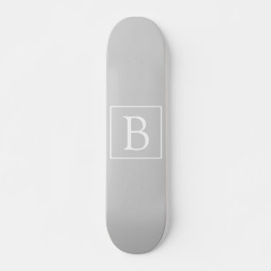 Einfache hellgraue Monogramm Skateboard