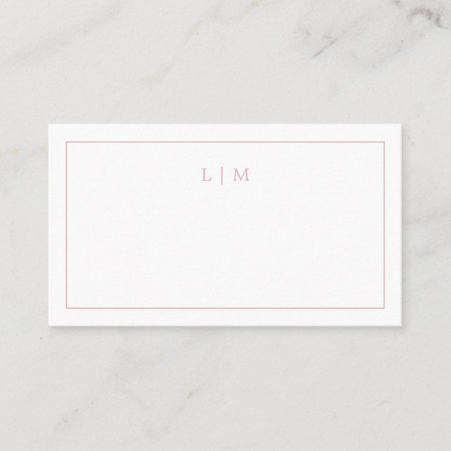 Einfache hellrosa Monogram Elegant Wedding Platzkarte (Vorderseite)