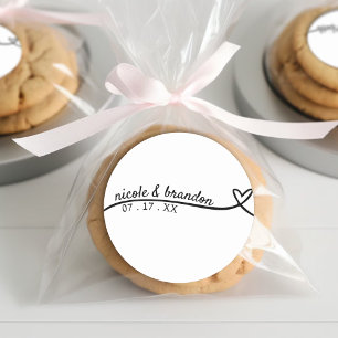 Einfache Hochzeit mit weißem und schwarzem Herzen Runder Aufkleber