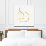 Einfache Hochzeitsmonogramm Personalisiert mit Nam Leinwanddruck<br><div class="desc">Feiern Sie Ihren besonderen Tag mit dem White and Gold Simple Wedding Monogram Personalisiert mit Name Canvas Print. Dieses atemberaubende Stück Wandkunst wurde entworfen, um jedem Zuhause eine Touch von Eleganz und Personalisierung hinzuzufügen. Mit seinem eleganten Farbschema in Weiß und Gold präsentiert dieser Leinenprint Ihre individuelle Monografie und Namen und...</div>