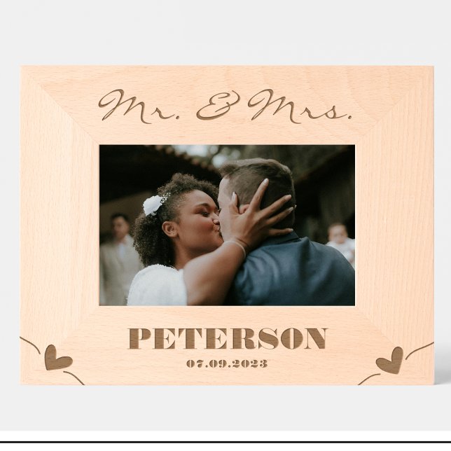 Einfache Hochzeitsnamene aus graviertem Holz Geätzte Rahmen (Von Creator hochgeladen)