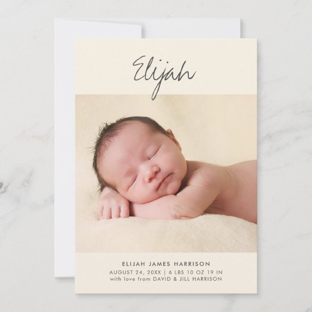 Einfache Kalligrafie Gelbes neues Baby-Foto Geburt Ankündigung (Vorderseite)