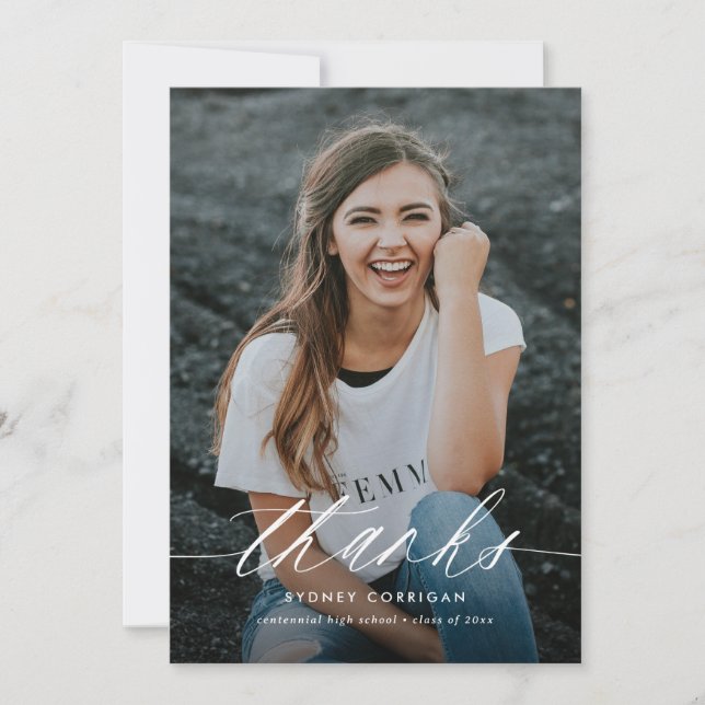 Einfache Kalligrafie-Script-Abschluss mit zwei Fot Dankeskarte (Vorderseite)