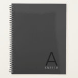 Einfache klassische moderne Typ mit Personalisiert Planer<br><div class="desc">Moderne klassische und dezente männliche Monogramm-Initial- und personalisierte Bezeichnung auf der Abdeckung eines dunkelgrauen Planers in einem klassischen Minimal-Serif-Schriftart für einen einfachen,  beruflichen und modernen Tageskalender,  um Ihnen zu helfen,  organisiert zu werden und behalten Überblick über Ihren Zeitplan für Arbeit,  Schule,  Familie oder Geschäft.</div>