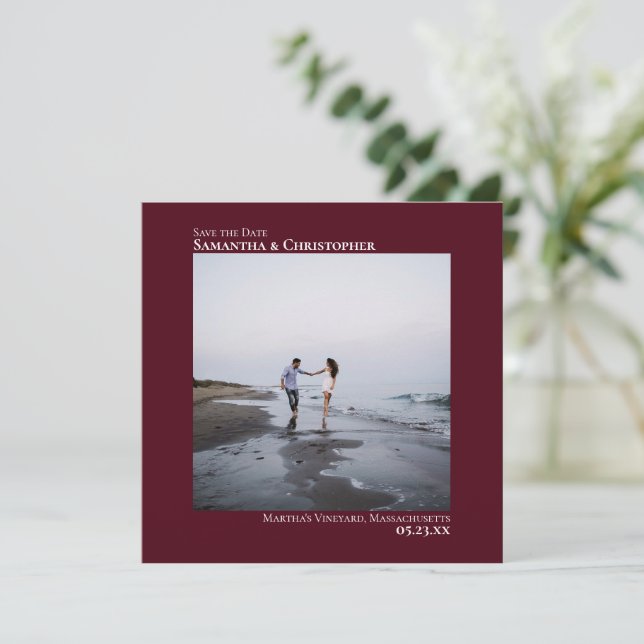 Einfache Künstlerische Minimal Foto Burgundy Weddi Save The Date (Stehend Vorderseite)