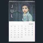 Einfache Links Monate Modernes Foto Kalender<br><div class="desc">Mit 14 oder mehr eigenen Fotos,  einschließlich Vorder- und Rückseite. Monatsabkürzungen auf den verlassen sind editierbar,  ebenso wie der Stil des aktuellen Kalenderlayouts.</div>