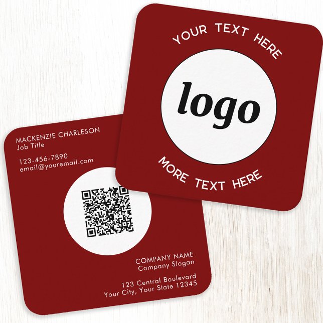 Einfache Logos und Text QR Code Burgundy Red Quadratische Visitenkarte (Simple round logo QR code custom text professional branding business card dark burgundy red)