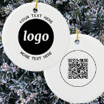 Einfache Logos und Text-QR-Code Keramik Ornament<br><div class="desc">Einfaches minimalistisches Logo und individueller Text mit QR-Code,  um Ihr Unternehmen im Winter Holidays zu fördern. Ersetzen Sie das Logo,  den QR-Code und den Text durch Ihren eigenen,  um ihn anzupassen,  und ändern Sie den Hintergrund und die Textfarbe entsprechend Ihrem eigenen Branding.</div>