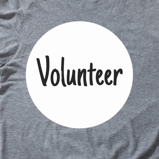 Einfache Minimal Volunteer Runder Aufkleber (Round volunteer badge sticker with black letters on white.)