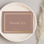Einfache Minimalistische Hochzeit Vielen Dank Folien Feiertagskarte<br><div class="desc">Bei manchen Gelegenheiten wird unterschwellige Eleganz gefordert, und dieses Hochzeitsdesign "Danke" erreicht dieses Ziel mit einem einfachen goldenen (oder silbernen) Folientext und Rahmen-Design, das der Inbegriff des minimalistischen Stils ist. Fügen Sie einfach die Namen und das Datum der Braut- und Zeltbäume hinzu. Zurück zeigt eine einfache Danksagung, die bearbeitet werden...</div>