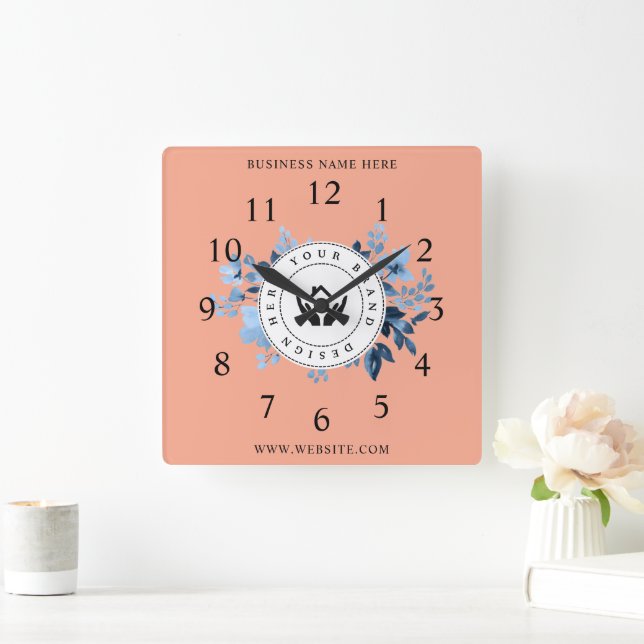 Einfache Minimalistische Logo- und Textwerbung Quadratische Wanduhr (Zuhause)