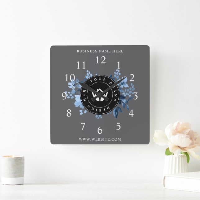 Einfache Minimalistische Logo- und Textwerbung Quadratische Wanduhr (Zuhause)