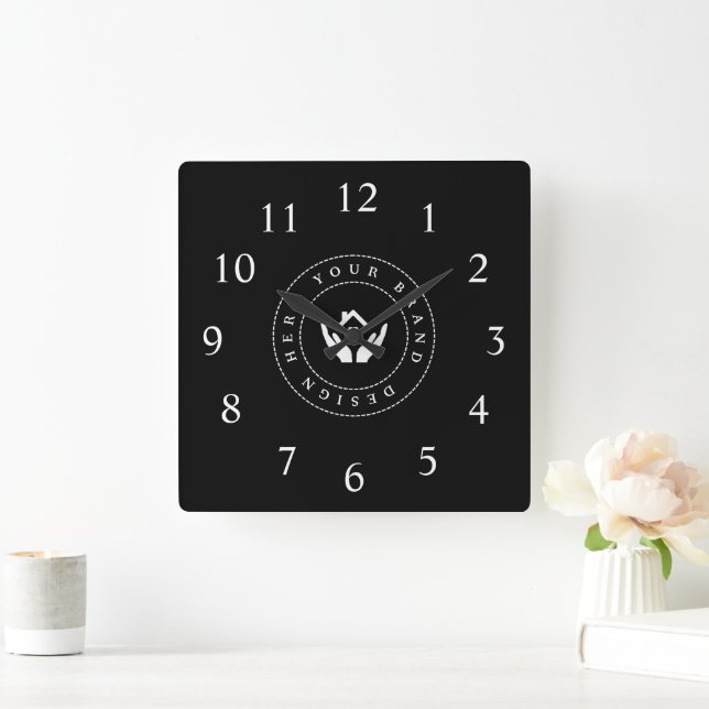 Einfache Minimalistische Logo- und Textwerbung Quadratische Wanduhr (Zuhause)