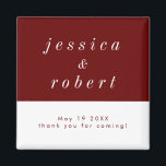 Einfache Minimalistische Rot-Weiß-Hochzeit Magnet<br><div class="desc">Ein einfacher und minimalistischer Hochzeitsref-Magnet mit tiefrotem und weißem Thema. Perfekt geben immer für Ihre Hochzeit.</div>