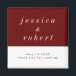 Einfache Minimalistische Rot-Weiß-Hochzeit Magnet<br><div class="desc">Ein einfacher und minimalistischer Hochzeitsref-Magnet mit tiefrotem und weißem Thema. Perfekt geben immer für Ihre Hochzeit.</div>